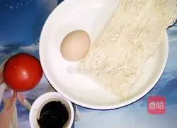 Illustration of how to make egg noodles 1