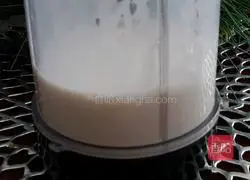 banana Illustration of how to make milkshake 4