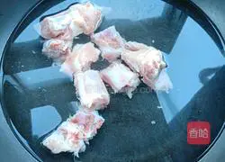 Illustration of how to make mushroom and yam bone soup 2