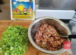 Illustration of how to make steamed cabbage and pork buns 12