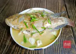 Illustration of how to make tofu and crucian carp soup 9