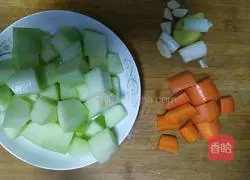 Illustration of how to make pork ribs and winter melon soup 2