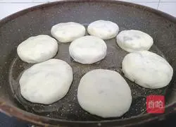 Illustration of making dough mung bean cake 9