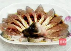 Illustration of how to make peacock fish with its tail open 8