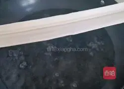 Illustration of how to make noodles with oil splash 8