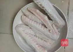 Illustration of how to make goose wing, kelp and soybean soup 1