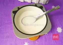 Illustration of how to make strawberry milk cake 6