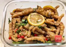 Internet celebrity Thai spicy and sour chicken feet recipe illustration 5