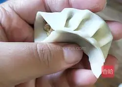 Illustration of how to make homemade dumplings with celery, mushrooms and meat 12