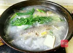 Illustration of how to make fish soup 10