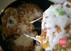 Illustration of how to make cheese and potato shreds 8