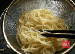 Illustration of how to make Yibin noodles 9