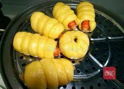 Illustration of how to make pumpkin hot dog rolls 16