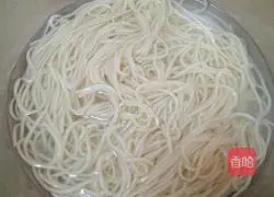 Illustration of how to make vegetarian fried noodles 3