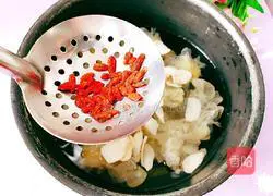 Tremella lily soup recipe 8