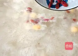 Tremella lily and ginkgo soup recipe 11