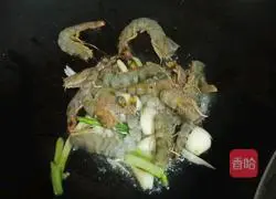Illustration of how to make fried shrimps with green onions 3