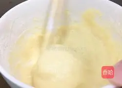 Illustration of how to make banana egg pancake 5