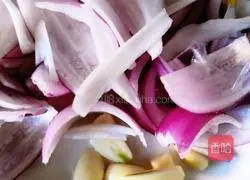 Illustration of how to make white pomfret in stone pot 2