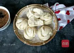 Illustration of how to make steamed buns rolled in flower oil 23