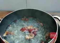 How to make nourishing white fungus soup Illustration 3