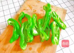 Illustration of how to make oil-free green pepper egg pancake 3