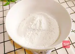 Illustration of how to make golden noodles 4