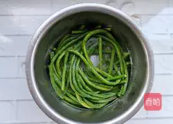 Illustration of how to make pork and beans stuffed buns 9