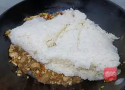 Illustration of how to make shumai with diced mushrooms and chicken 4