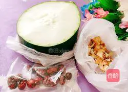 Illustration of how to make lily and winter melon soup 1