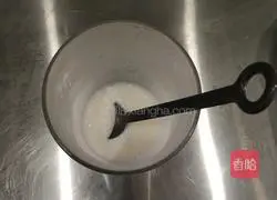 Illustration of how to make pearl milk tea (milk tea shop version) 3