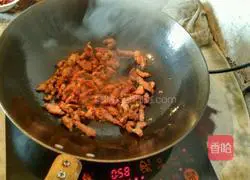 Illustration of how to make fried pork with hot pepper 2