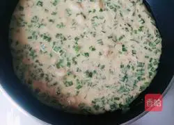 Illustration of how to make shrimp and leek pancakes 6