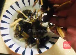 Illustration of how to make spicy and sour shredded pork soup 1