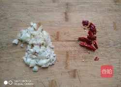 Illustration of how to make cold kelp shreds 4