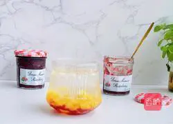 Illustration of how to make pineapple and raspberry soda ice drink 9