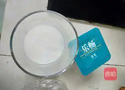 Illustration of how to make strawberry Oreo potted plants 7