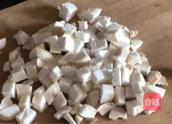 Illustration of how to cook diced chicken with king oyster mushroom 2