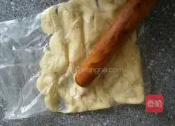 Illustration of how to make banana soft biscuits 3