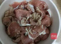 Kae Lan Illustration of how to make stir-fried pork with stalks 2