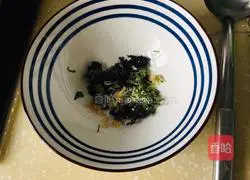 Illustration of how to make big meat wontons 7