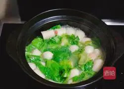 Illustration of how to make vegetable and fish ball soup 4