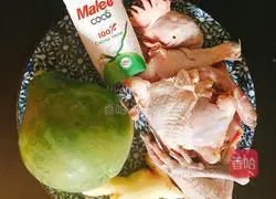 Illustration of how to make sea coconut, chestnut, coconut milk and papaya seed chicken soup 1