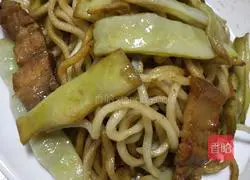 Illustration of Braised Noodles with Pork Belly and Beans 9