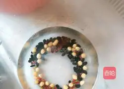 Illustration of how to make the paste of grains and beans 1