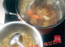 Illustration of how to make two-color radish and pork ribs soup 8