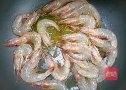 Illustration of braised prawns in oil 5