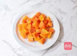 Illustration of how to make papaya, white fungus and nourishing soup 10