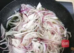 Illustration of how to make noodles with scallion oil 4
