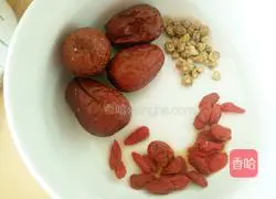 Illustration of how to make Qi and Blood Chicken Soup 3